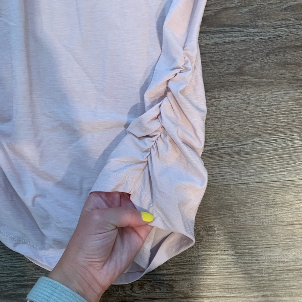 New Balance Exercise Tops - Picture 4 of 6
